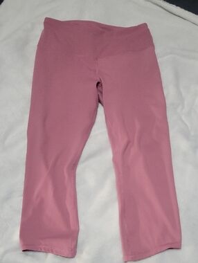 5/$20**90° Degree Large Pink Capri Leggings
